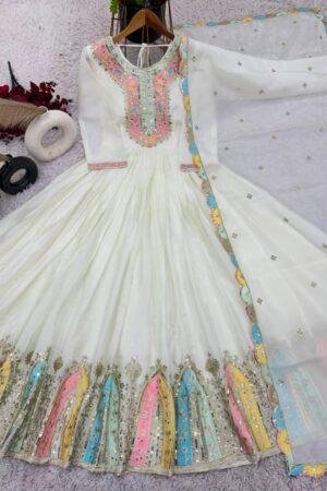 Heavy Chinon Silk With Multy Thread