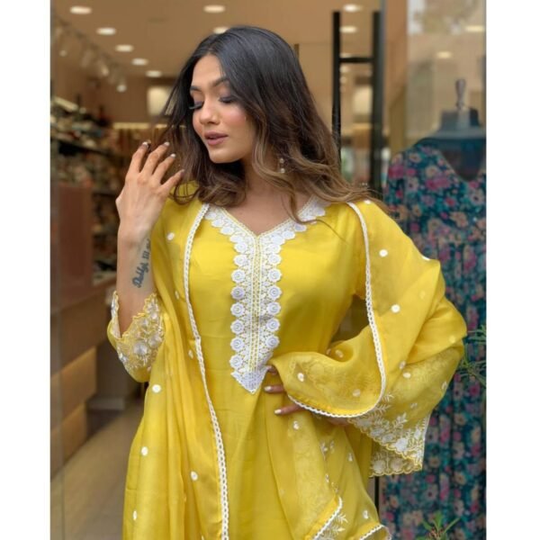 Stylish Blooming Georgette Set - Image 2