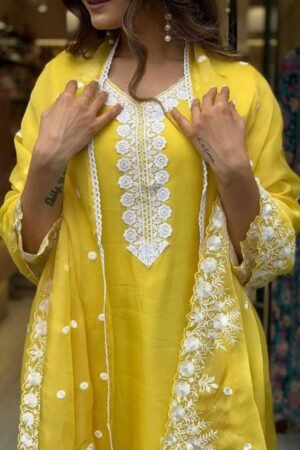 Stylish Blooming Georgette Set